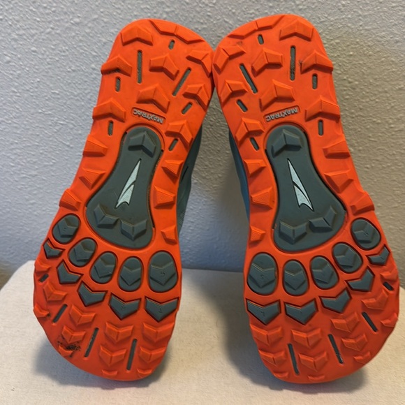 Altra Lone Peak 6, Women’s size 8. - Picture 3 of 6